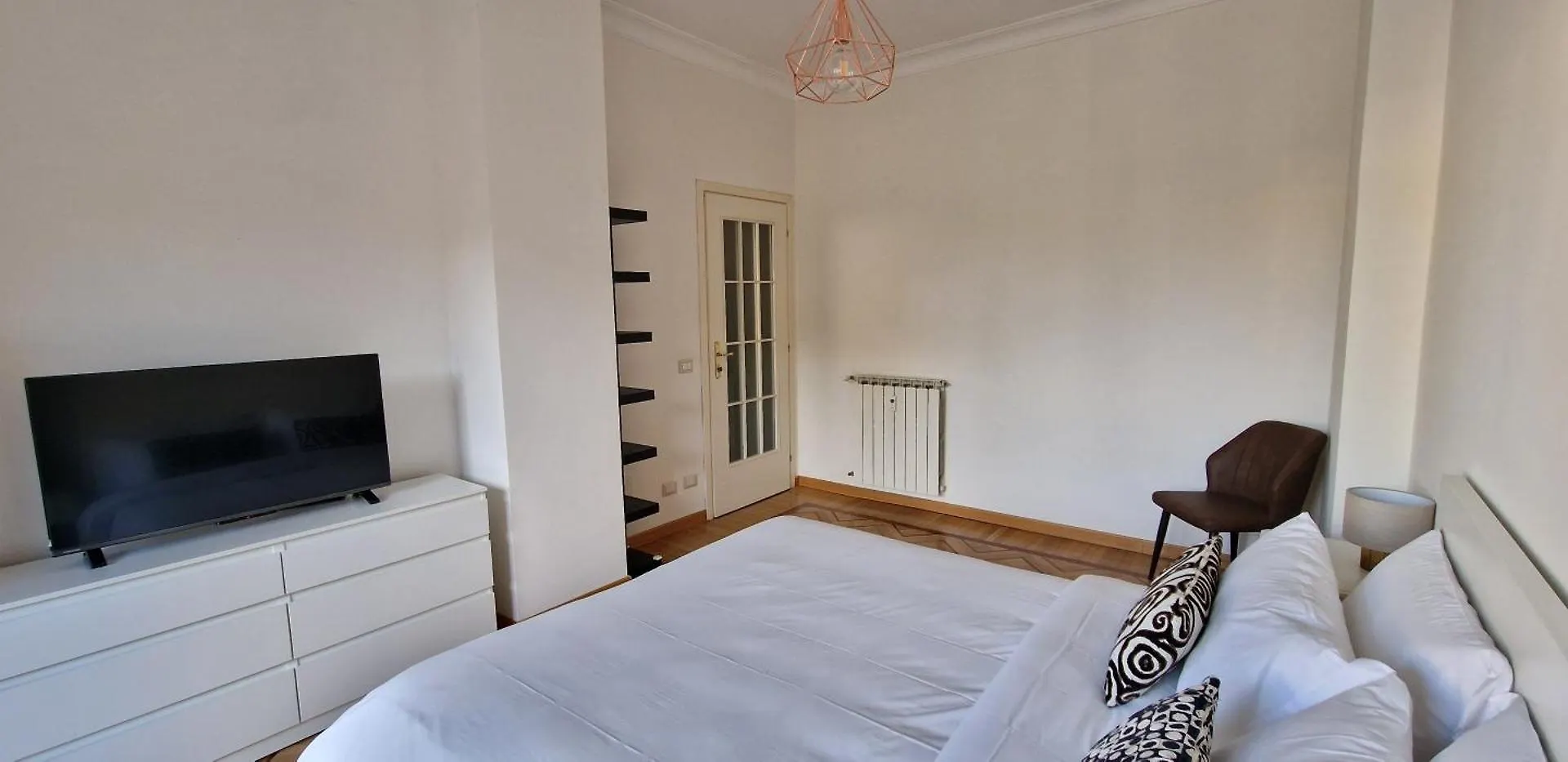 Large Apartment In San Pietro Rome