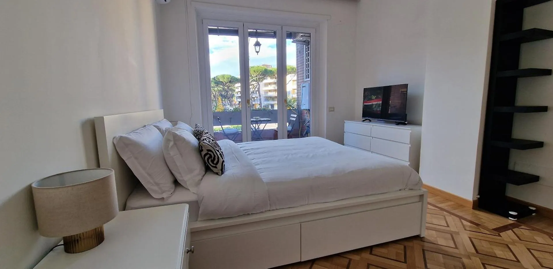 Large Apartment In San Pietro Rome Italy