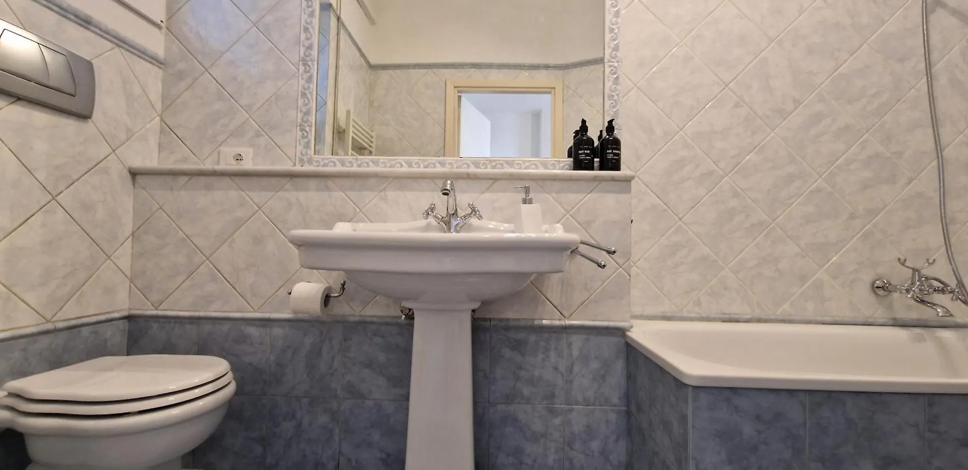 Large Apartment In San Pietro Rome 0*,