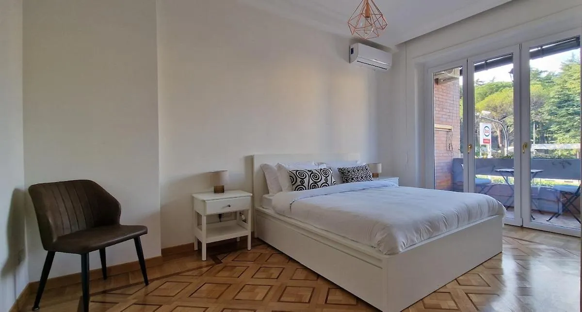 Large Apartment In San Pietro Rome 0*,