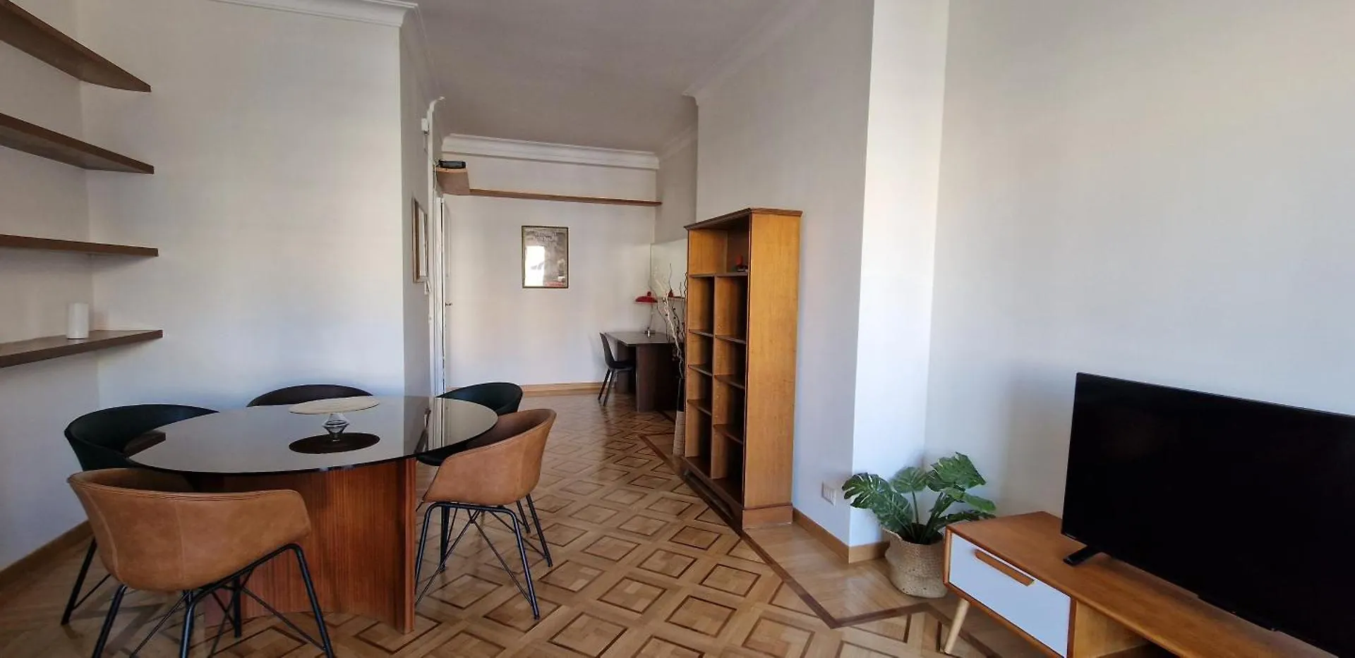 Large Apartment In San Pietro Rome
